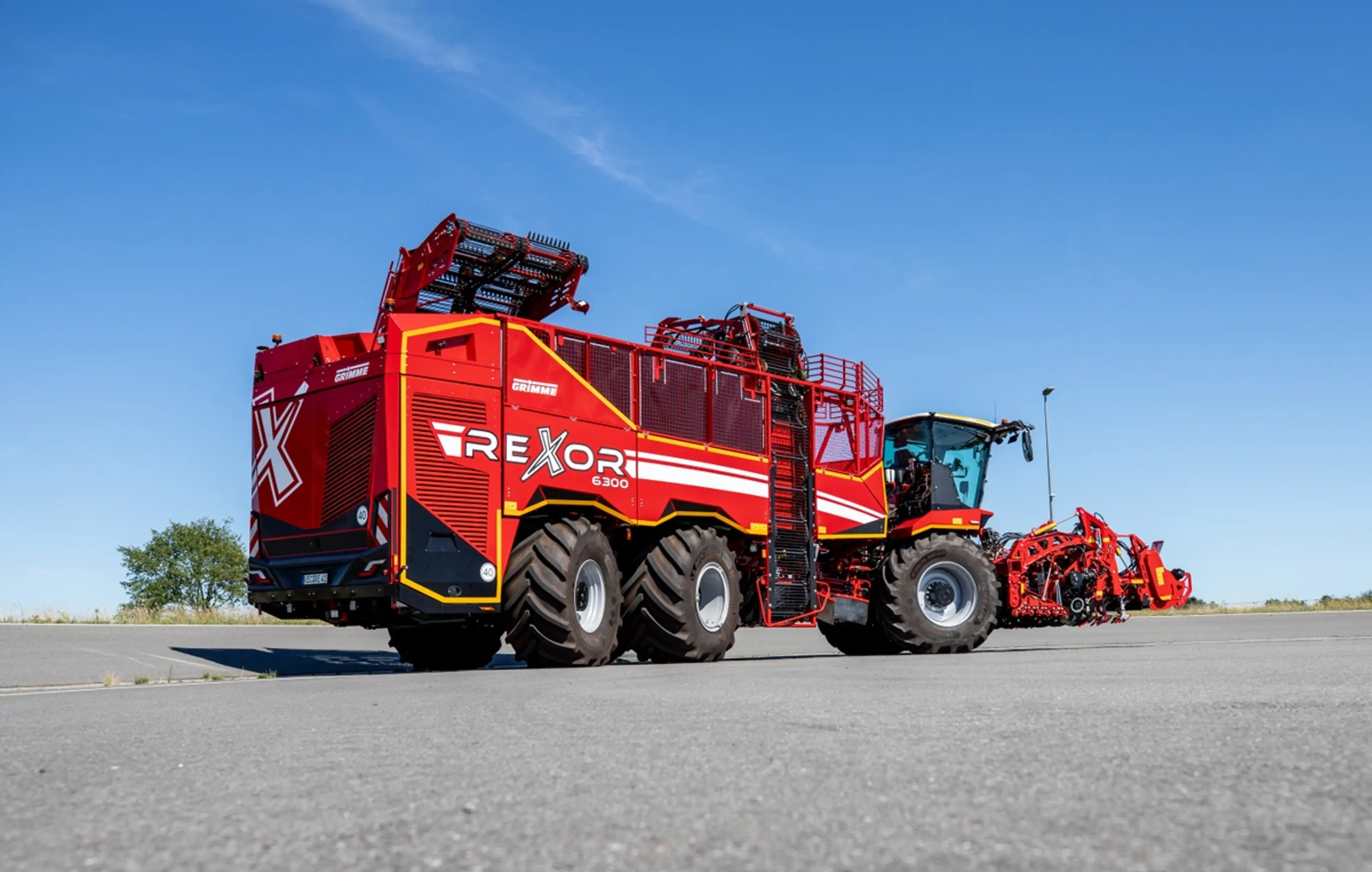 Foto: La nueva REXOR 6300 se puede configurar tanto como máquina de rueda como máquina de reja vibrante. (©GRIMME)v