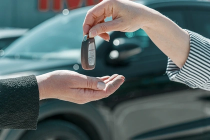 lady handing over car keys