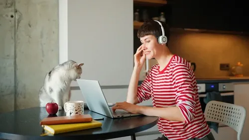 Woman at laptop applying for a loan