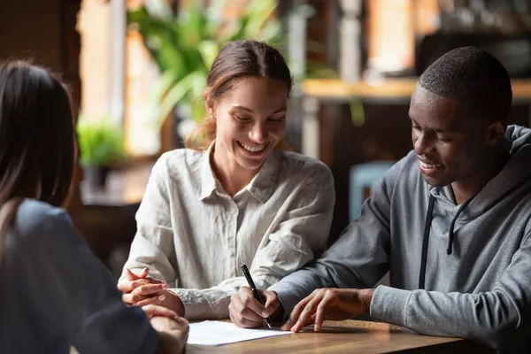 couple signing mortgage