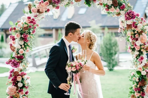 How to save money on a wedding