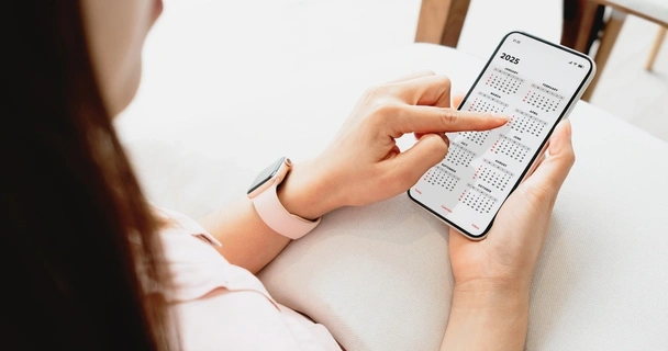 woman looking at the calendar on her phone