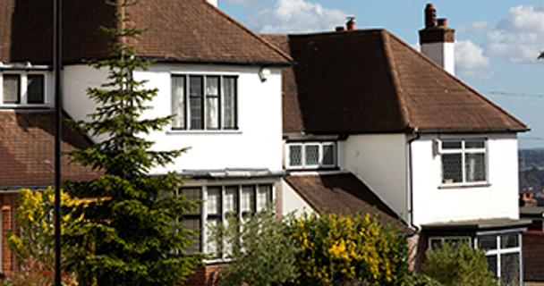 Who pays for indemnity insurance - the buyer or seller?