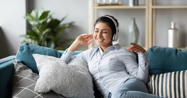Woman on the couch with headphones on