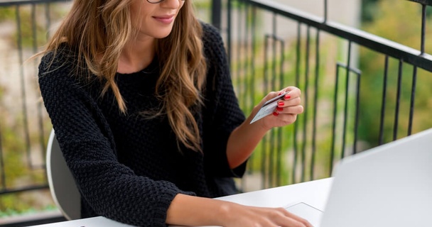 How do balance transfer credit cards work?