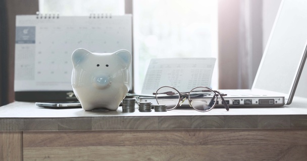 7 email newsletters that will help you save money