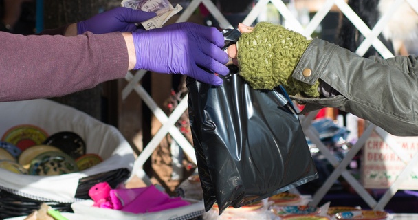 Retailers refuse vulnerable shoppers who use cash