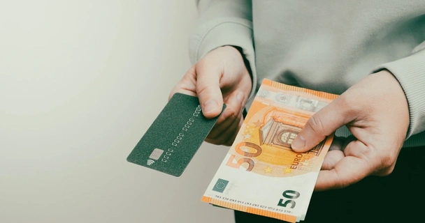 Man holding a credit card and euros.