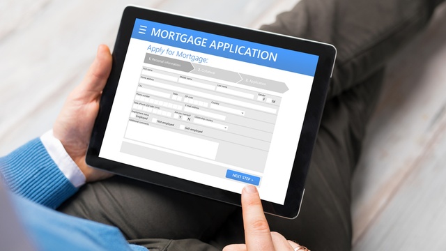 man applying for mortgage