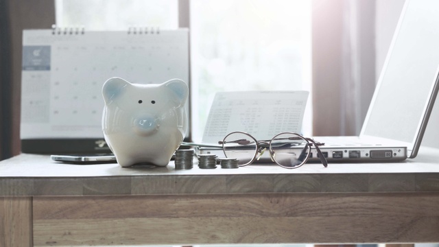 7 email newsletters that will help you save money