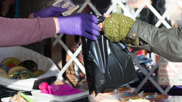 Retailers refuse vulnerable shoppers who use cash