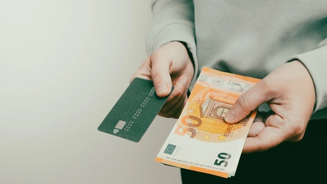 Man holding a credit card and euros.