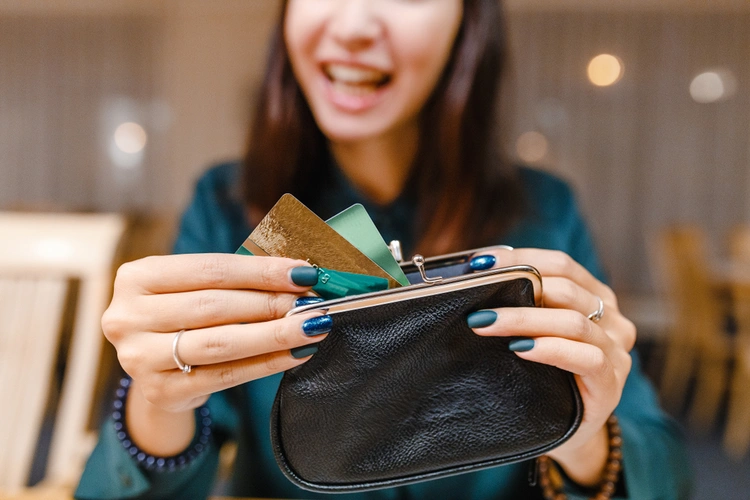 woman taking credit card out of purse