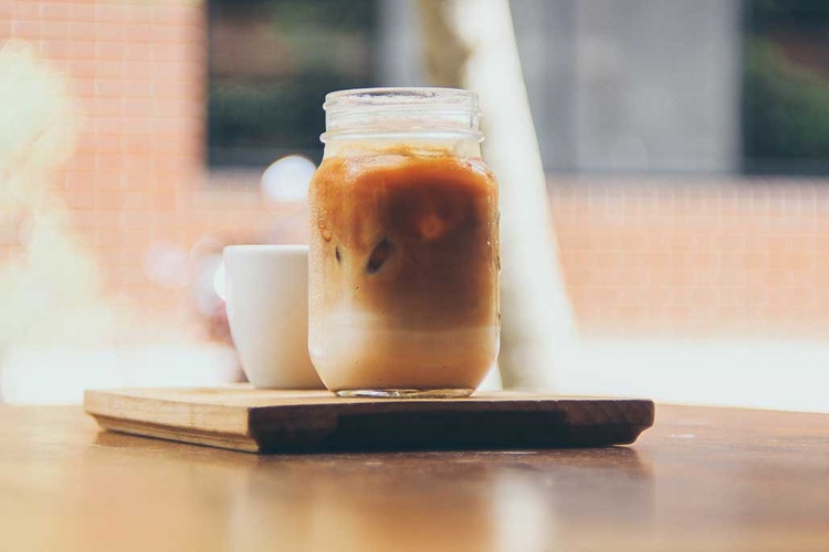 How to Make Iced Coffee at Home in 2 Steps