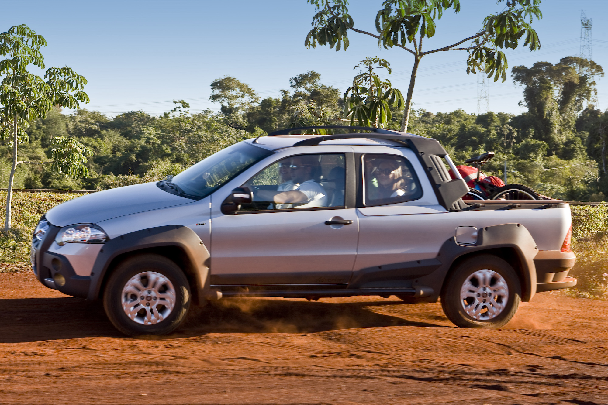 Strada 2011 Adventure com cabine dupla (Foto: Fiat)