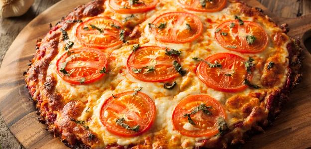Pizza con base de pollo.jpg