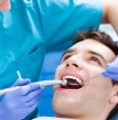 jovem em atendimento odontológico, check-up odontológico
