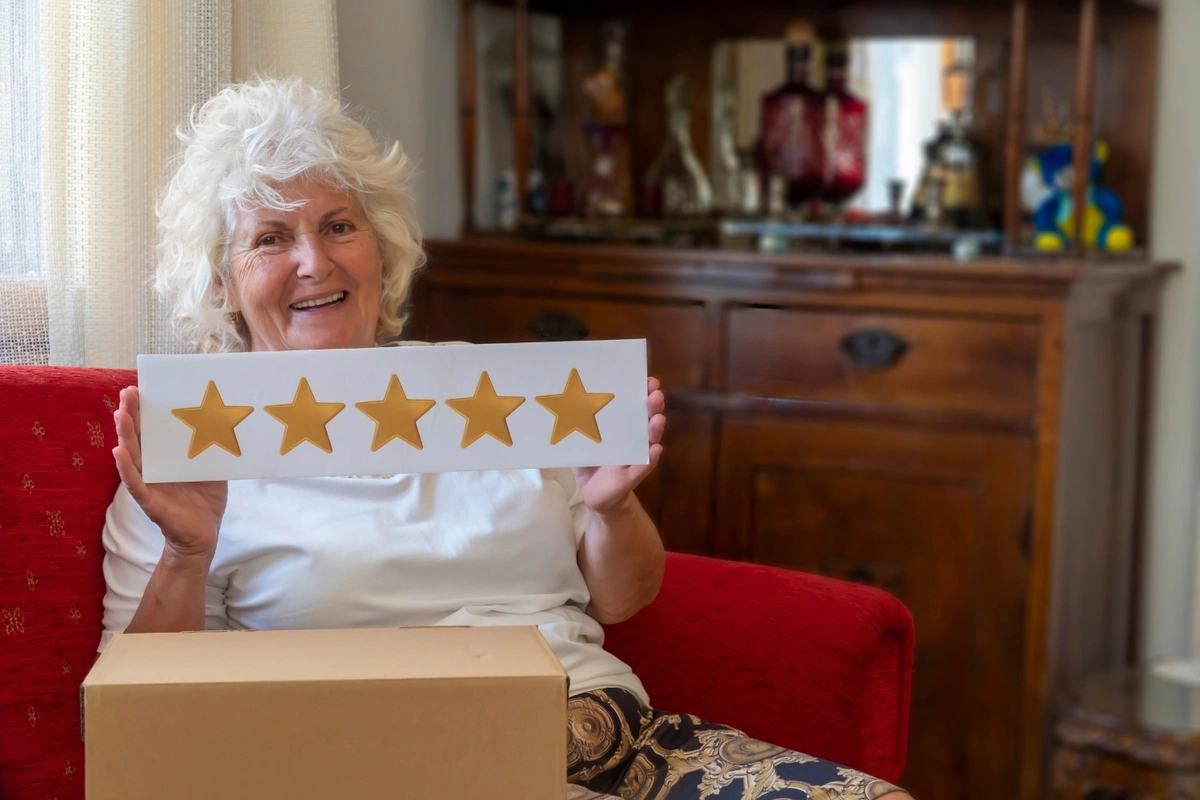 woman holding 5 stars for medicare advantage special enrollment period