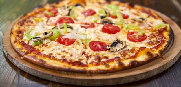 Pizza con base de harina y yogurt.jpg
