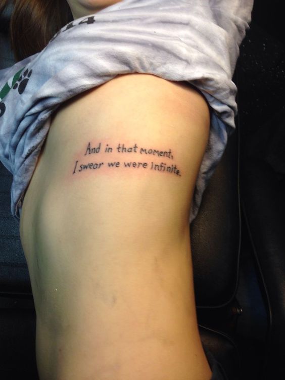 quote tattoo on woman's ribs