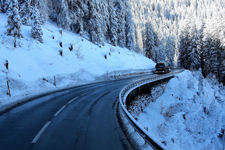 10 Winter Driving Tips for Long-Haul Truckers