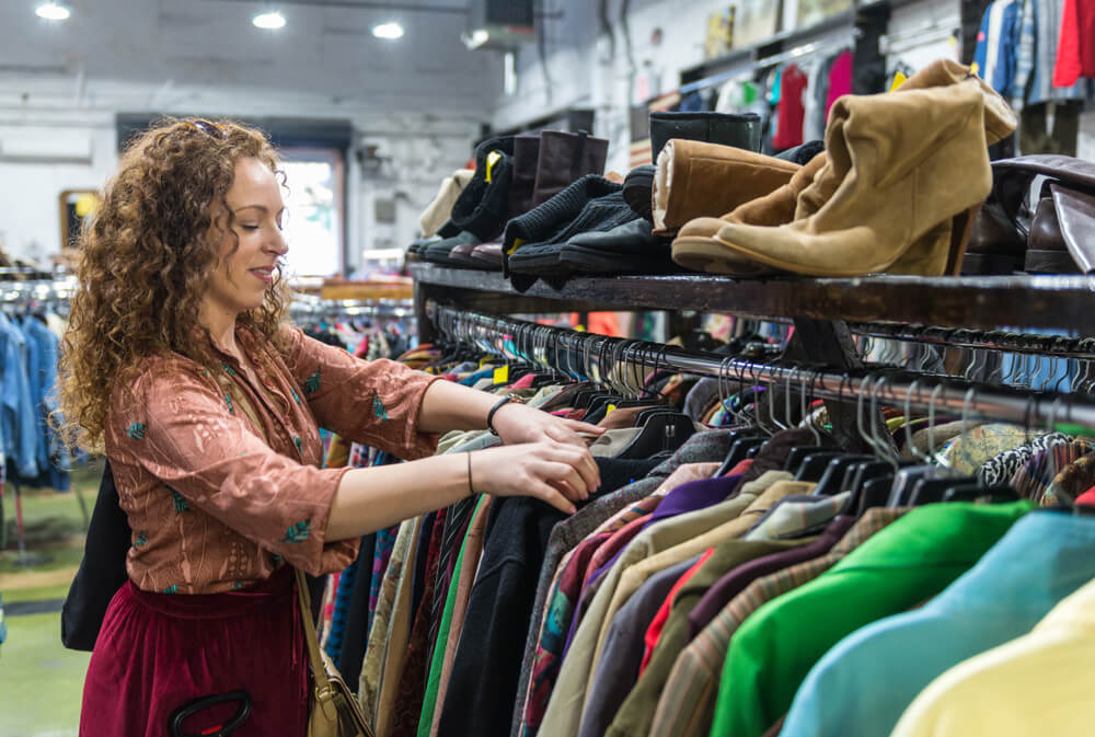 saving money on a low income: thrifting