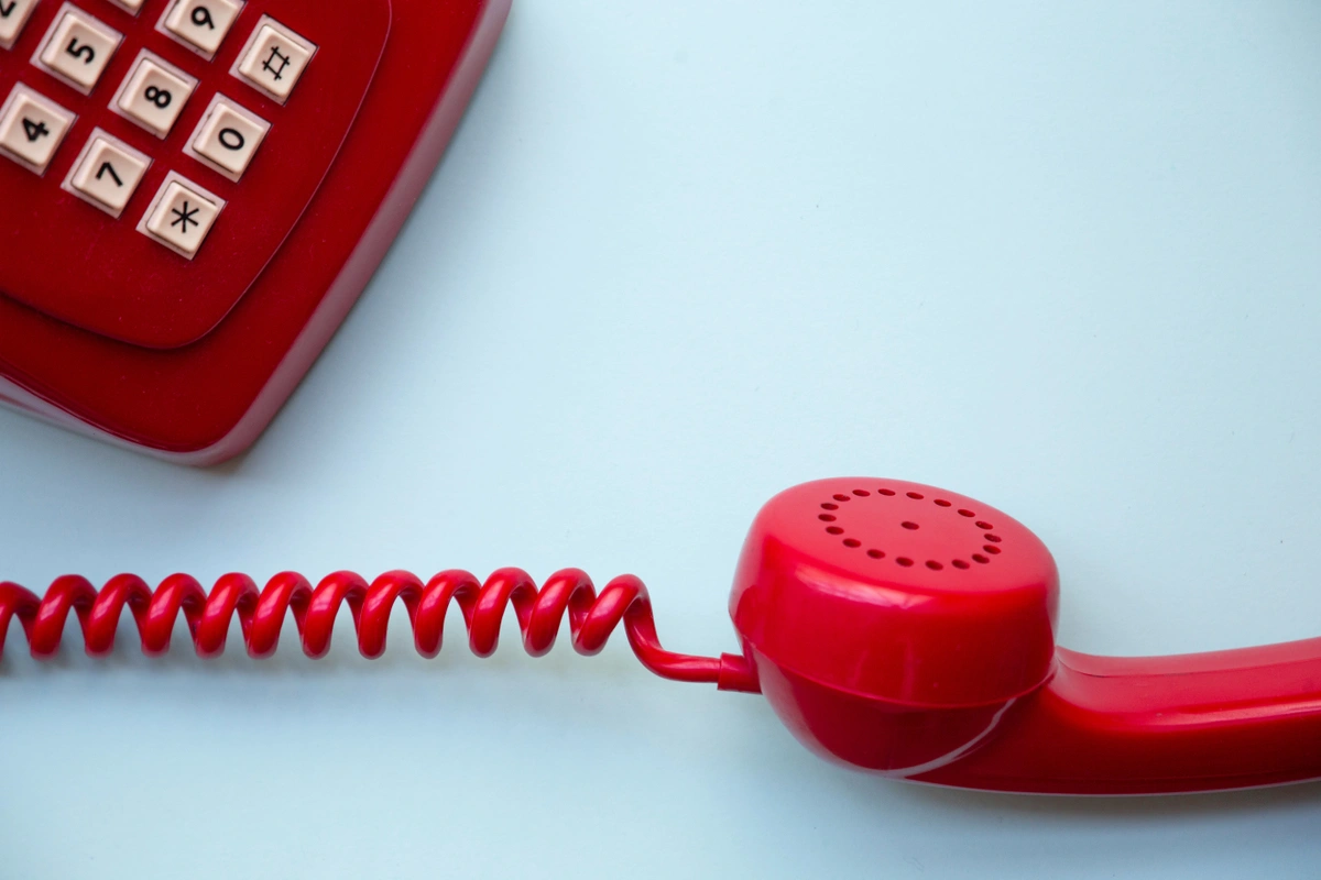 An image of an old telephone. Predictive dialing software makes it simple for agents to contact leads on their calling lists.