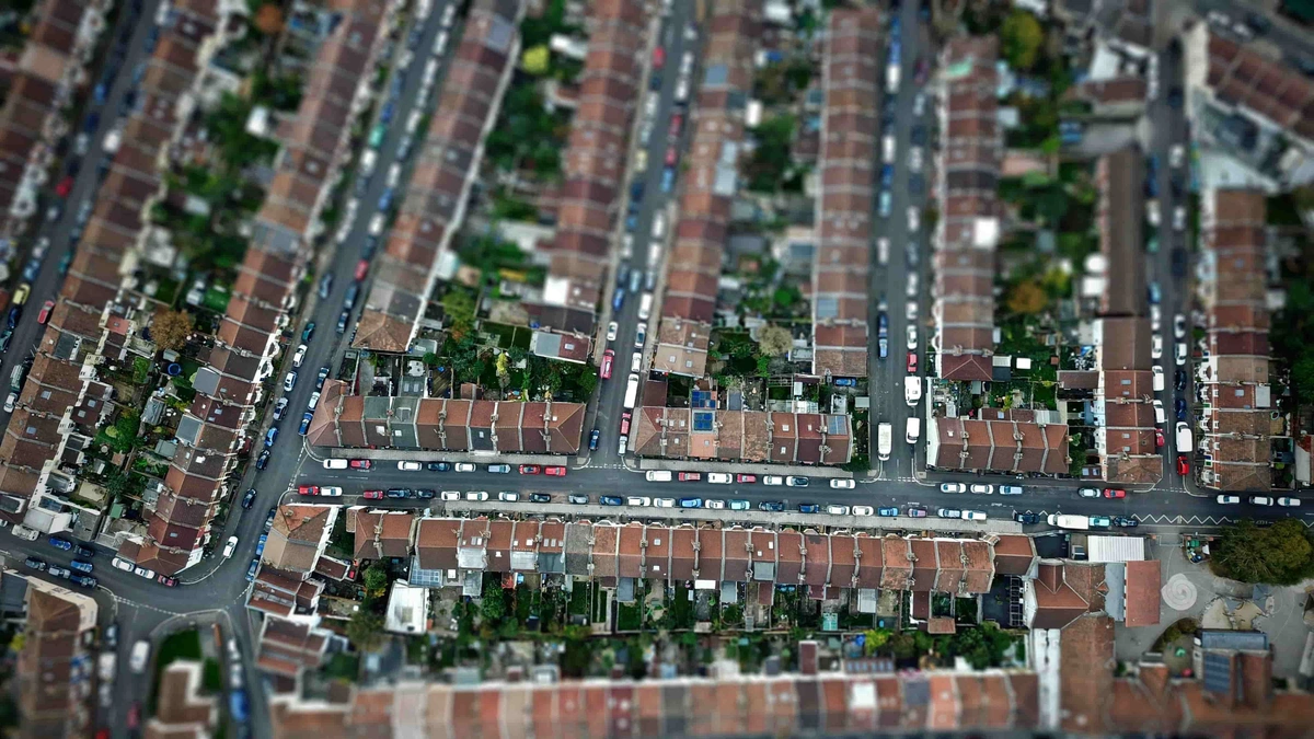 louis-reed-LVNsyZch-Pw-unsplash-min.webp