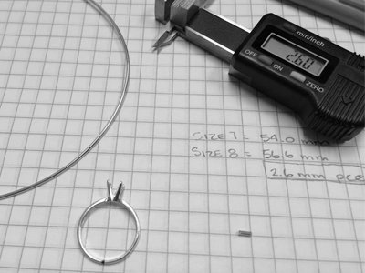 Working on a finger ring with graph paper