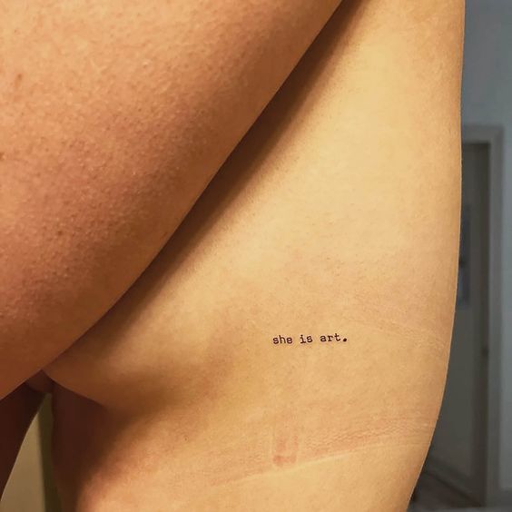 quote tattoo on woman's ribs