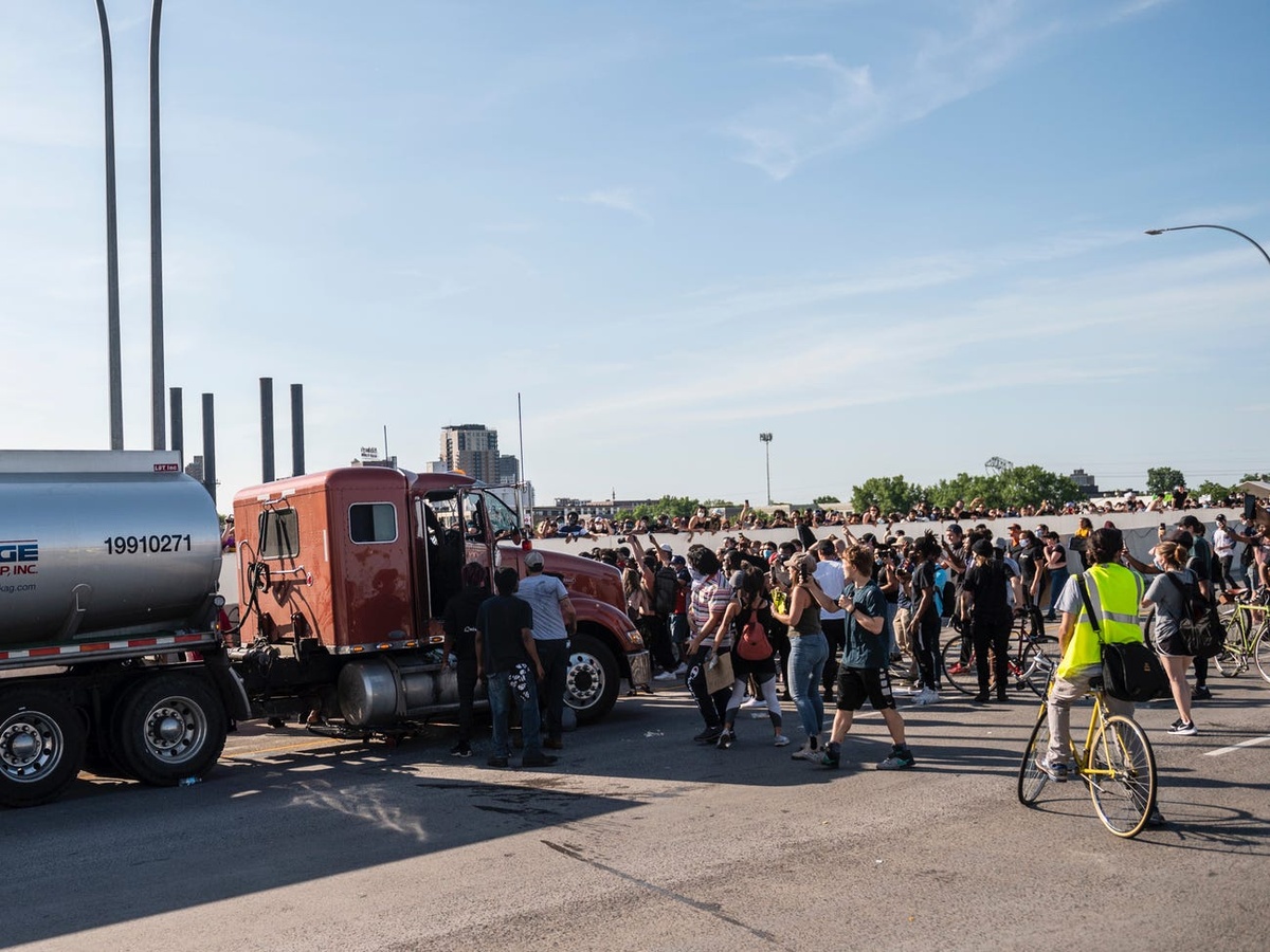 8 Crucial Steps to Keeping Truck Driver Safety During Protests