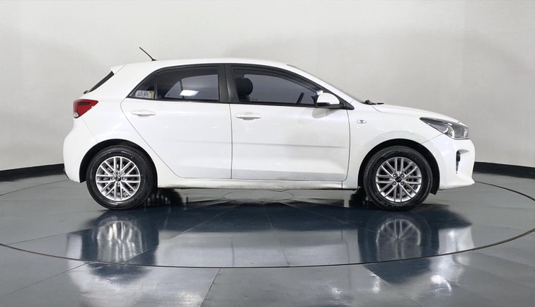 Comprar Kia Rio hatchback seminuevo