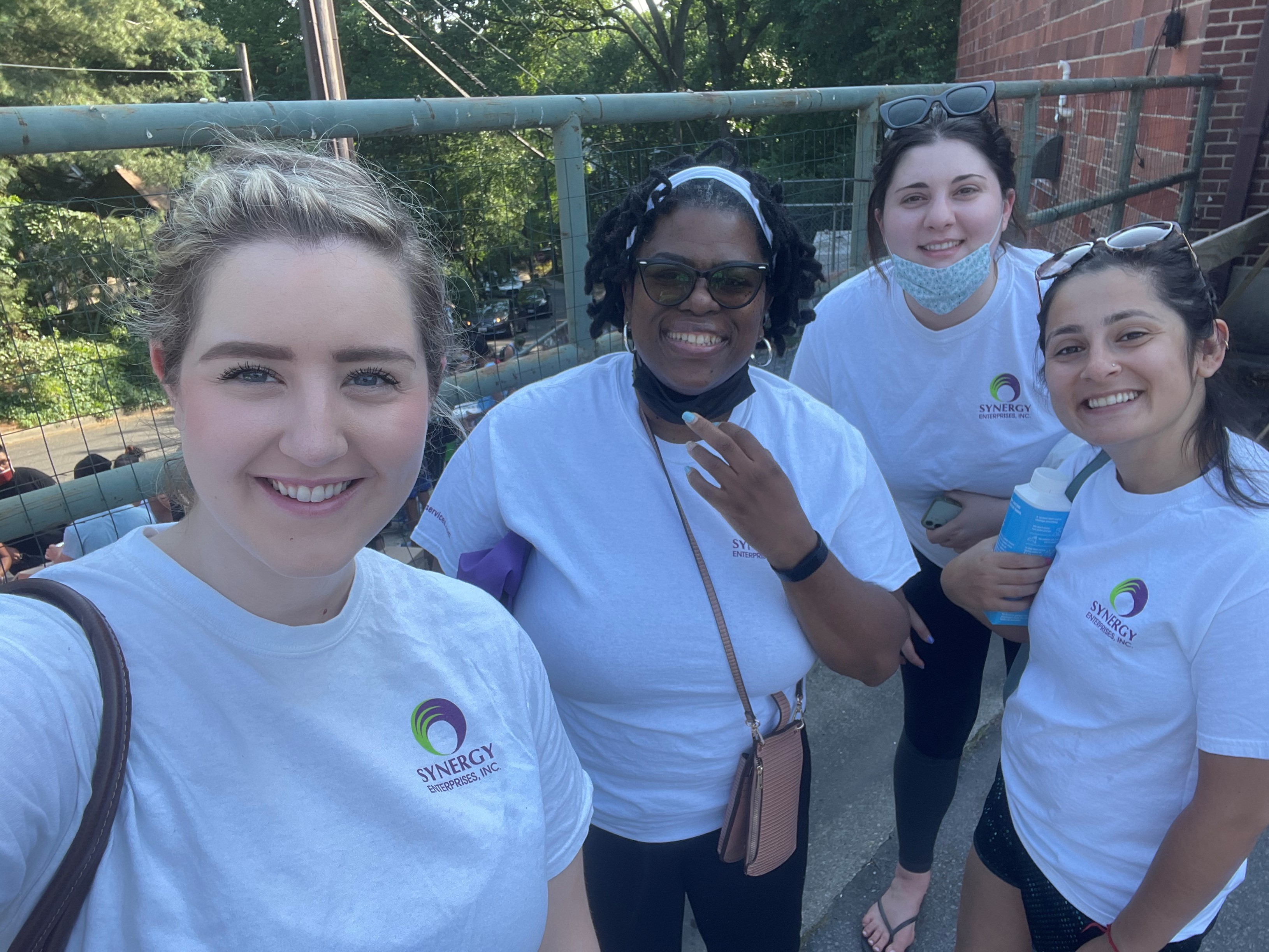 Recently, the Synergy Gives Back (SGB) team organized a casserole drive with Small Things Matter’s Kokua Foods Program.