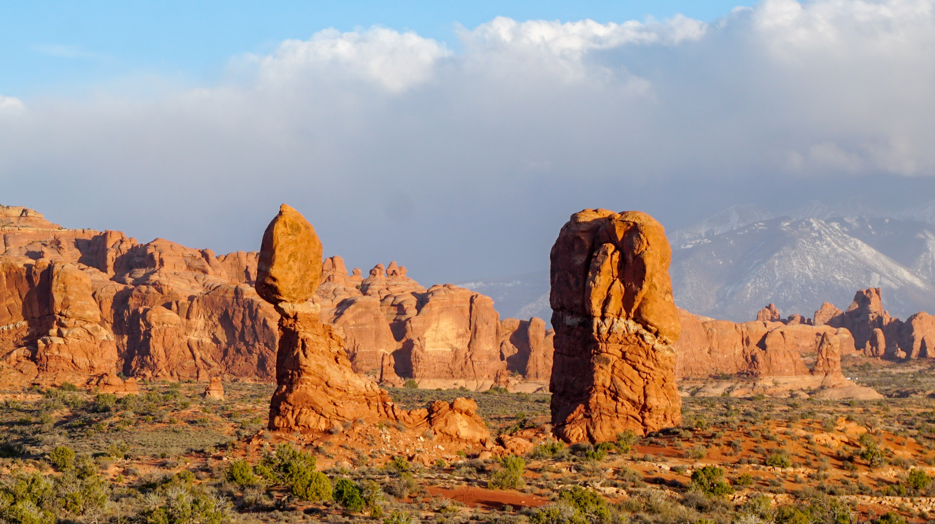 A Moab Day Trip: Dinosaur Tracks, Rock Formations, and Arches NP Blog Image