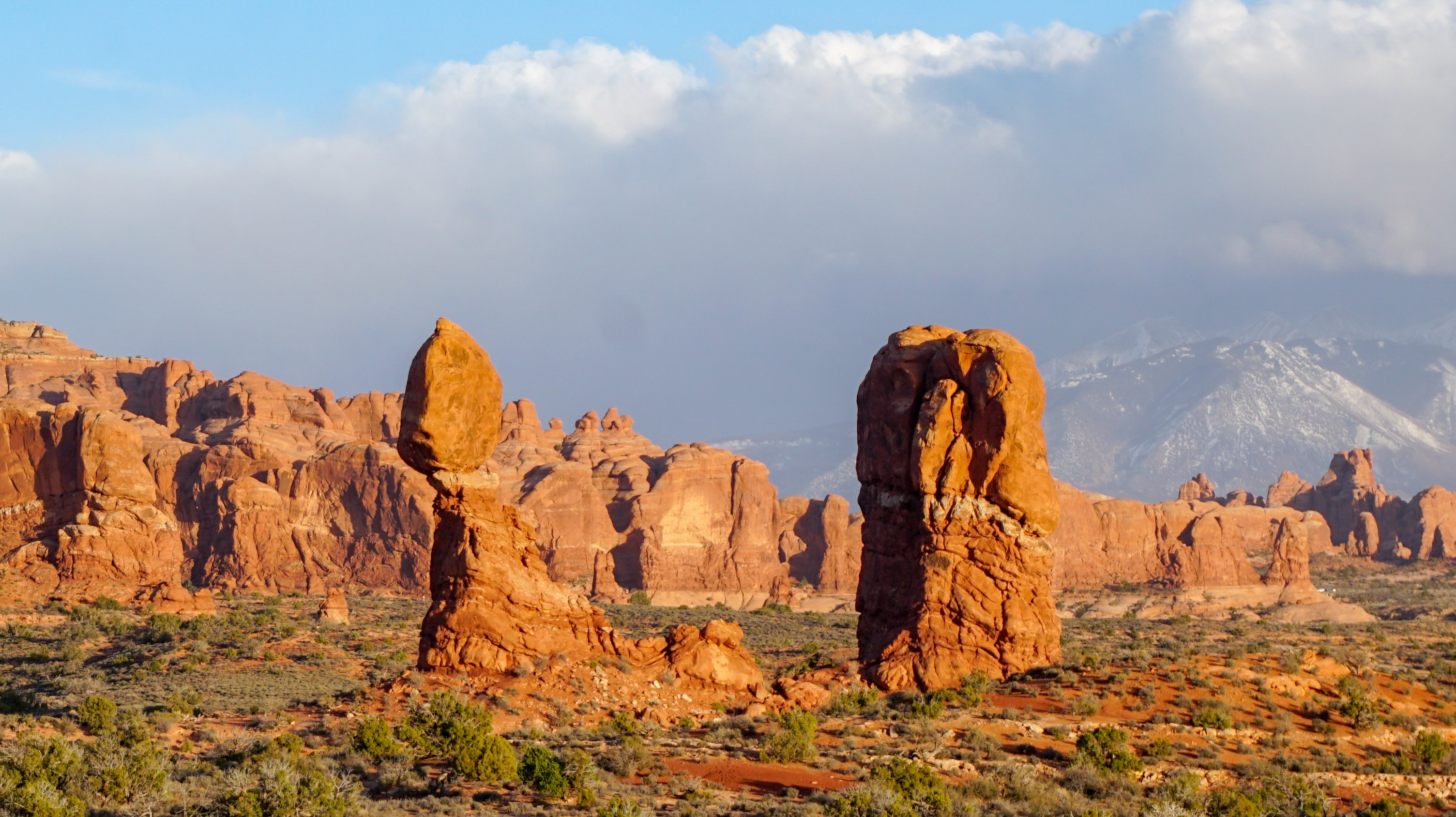 A Moab Day Trip: Dinosaur Tracks, Rock Formations, and Arches NP Blog Photo