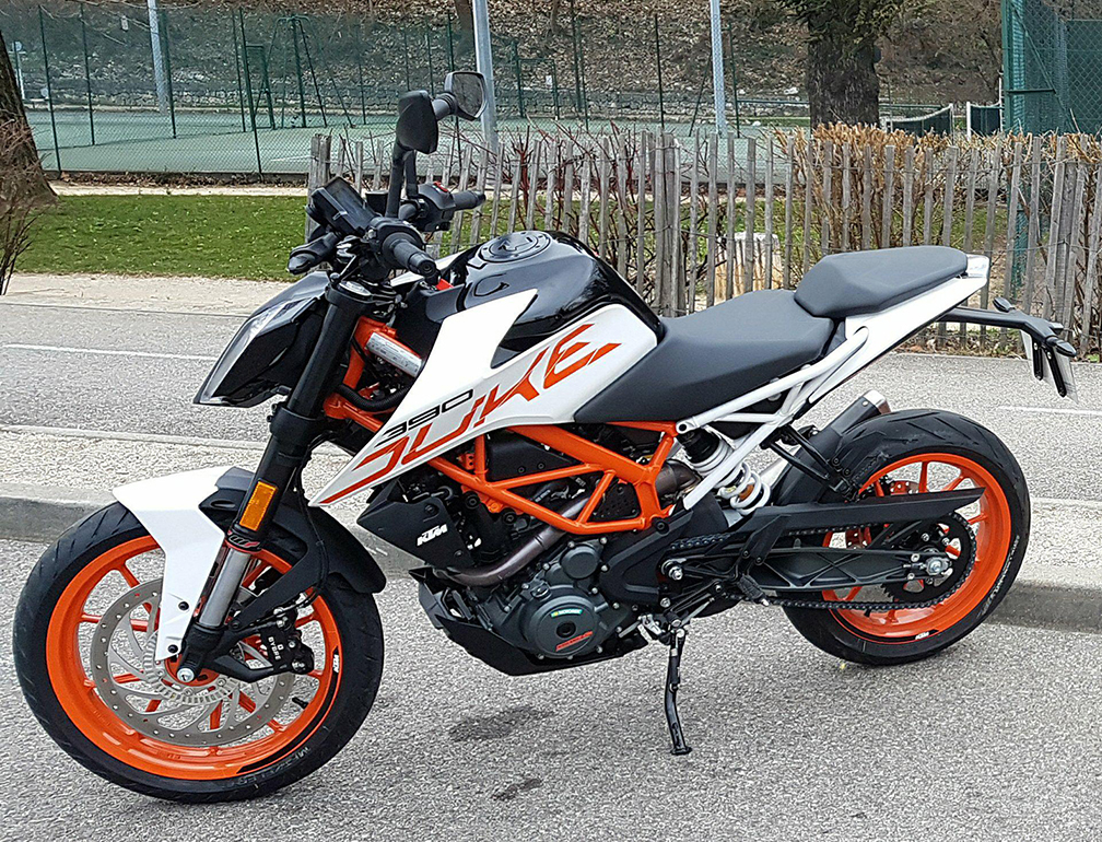 Serge Mezheritsky-s 2019 KTM 390 Duke.jpg