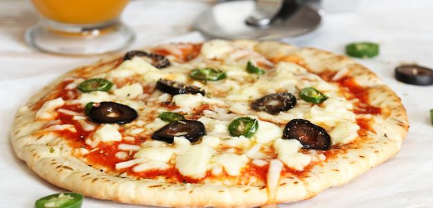 Pizza con Aceituna y Pimiento en Pan Pita.jpg
