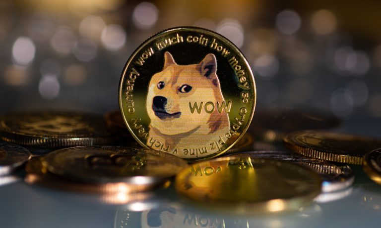 cryptocurrency-dogecoin-bitcoin-block...