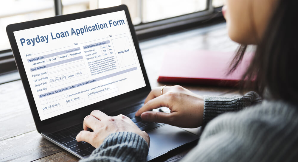 woman applying for payday loans online