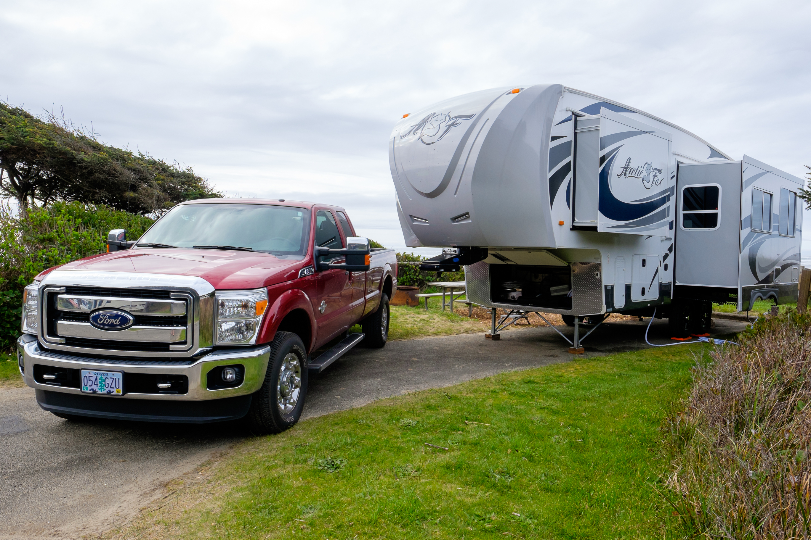 ford truck towing a fifth wheel.jpeg