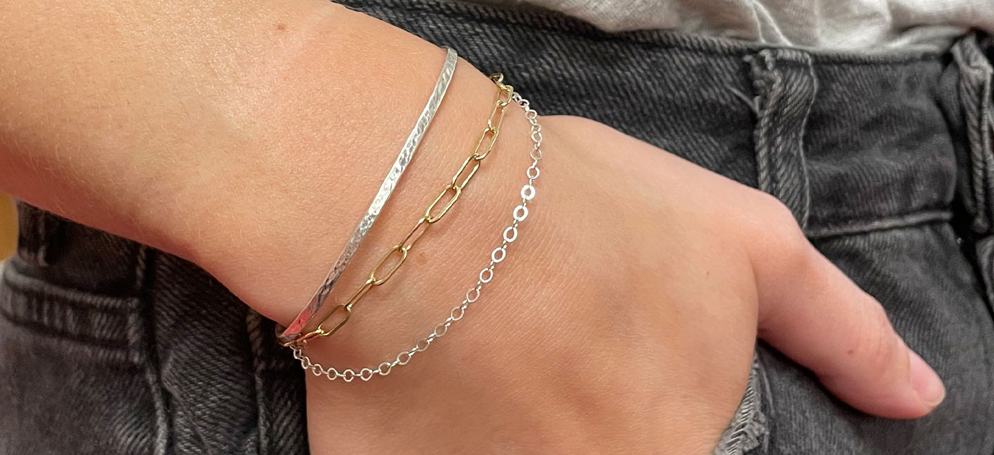 Add a fun experience to your jewelry collection! Permanent bracelets are a fun and easy way to connect with your customers.