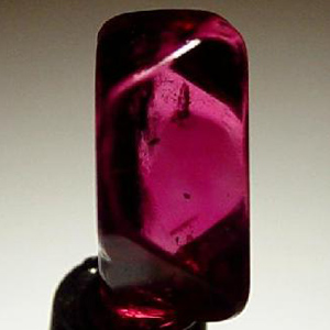 Spinel - Wikimedia Commons.jpg